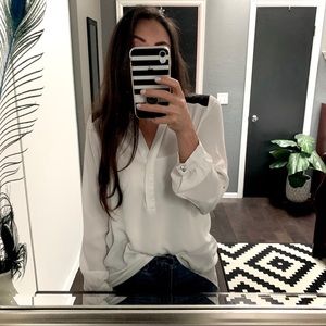 🎵2/$15 White & Black Portofino Blouse
